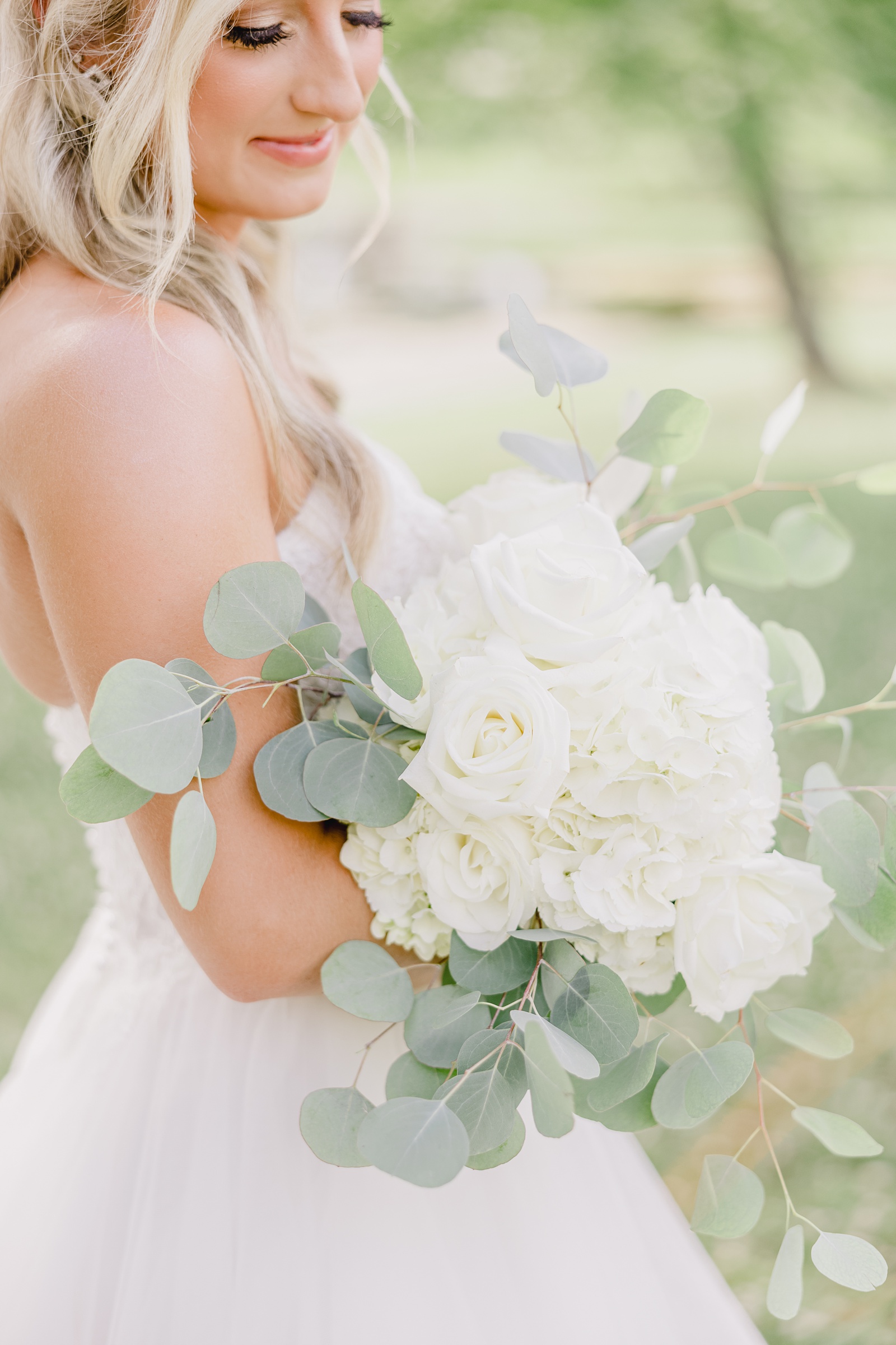 bride with all white bouquet